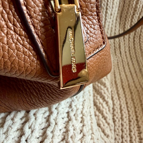 Michael Kors Bedford Large Pebbled Brown Leather Shoulder Bag Gold Hardware - Picture 11 of 15